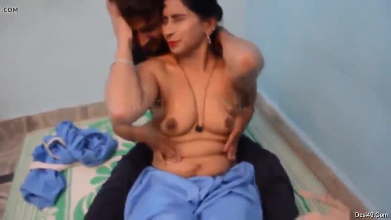 Hermosa desi india hindú puta enfermera follando desnuda con paciente quitándose el sujetador sexo desnudo montando polla en topless tetas calientes pezones