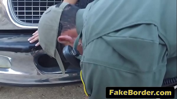 Teen Teen führt Video auf