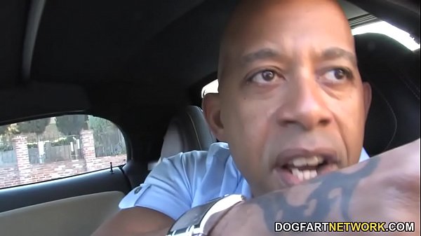 La tettona Sierra Skye scopa il suo amico nero