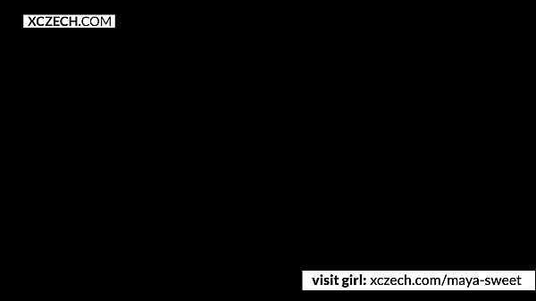 Arte del detalle: representación artística de la belleza adolescente