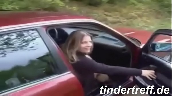 Fille dans la voiture - Retrouvez-moi sur Tindertreff