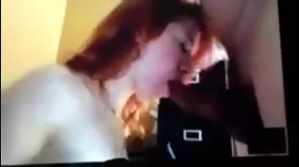 đáng yêu thiếu niên cô gái thích mình trong thổi kèn