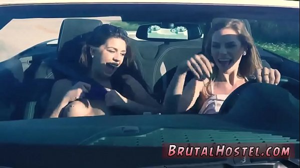 Fétichisme des pieds de géante Deux jeunes salopes, Sydney Cole et Olivia Lua,