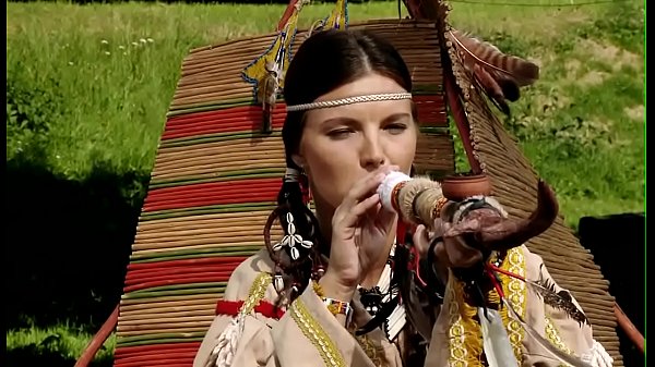 Langbeinige Schönheiten lecken