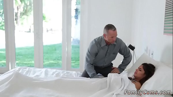 Khi đến lớp, Katya sẽ làm mọi cách để thoát khỏi nó.