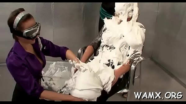 Acte lesbien de porno alimentaire