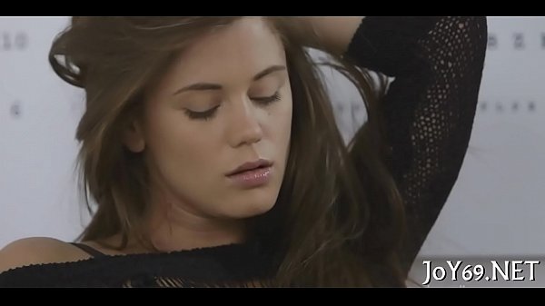 Adolescente de edad legal utiliza herramientas para acciones en solitario