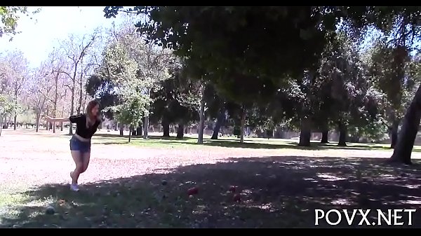 Freches Babe ist bereit für eine perverse Szene