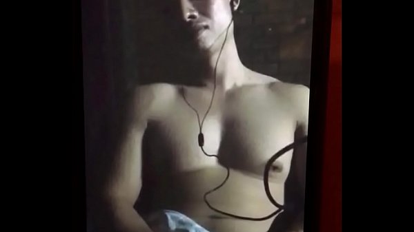 Un frère ivre montre ses atouts