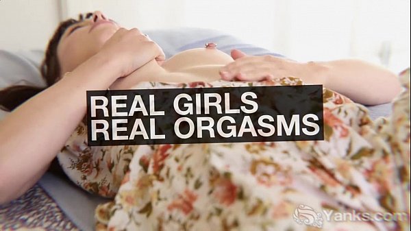 性感的简揉搓她毛茸茸的阴部