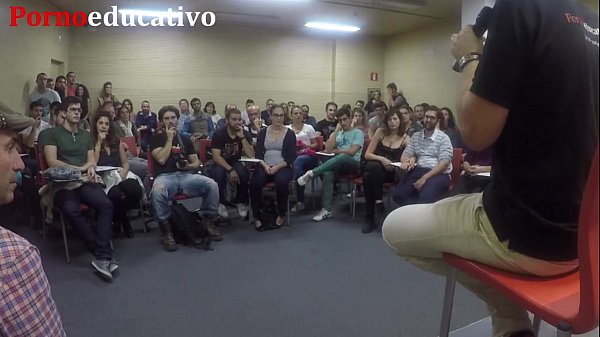 Sexy amateur Teen shows off