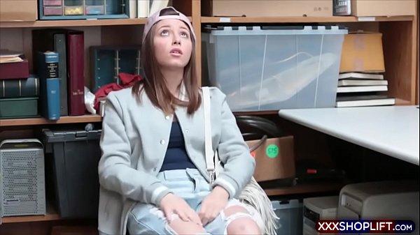 Teenie-Ladendiebin fickt mit Sicherheitskräften für ihre Freilassung