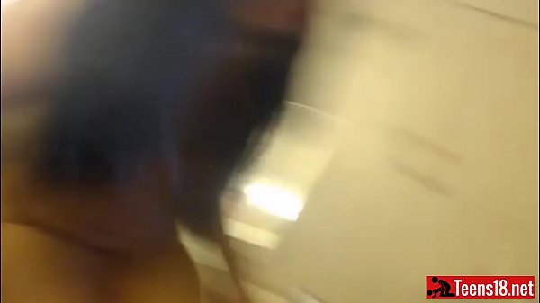 Wunderschönes Sexspielzeug-Teenie-Mädchen