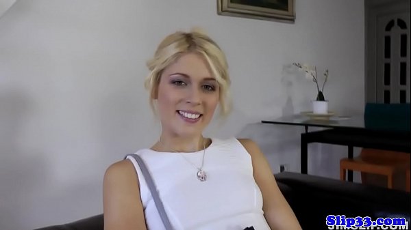 Eleganter Euro wird von dickbäuchigem alten Mann gefickt