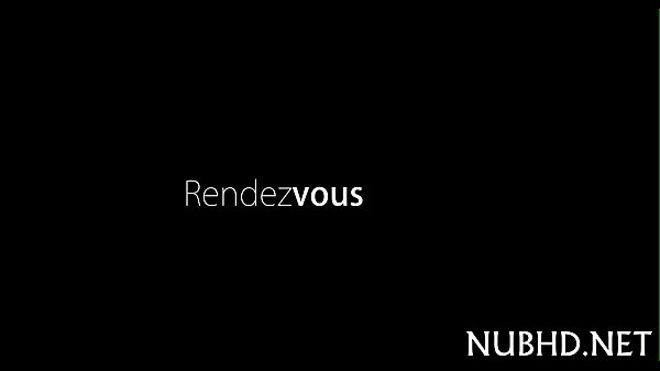 Zierlicher Teenager und riesiger schwarzer Schwanz