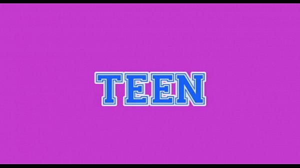 Douce chérie apprécie la tige des étalons avec une pipe juteuse