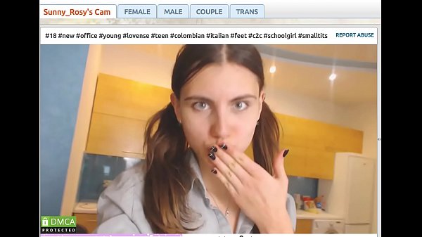 Schlanke Teenager tanzen vor der Kamera [Sunny rosy]