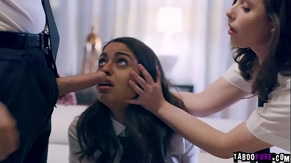 La nena virgen Casey Calvert fue invitada por su compañera de clase Vienna Black y engañada para tener sexo con su hermanastro Justin Hunt y comenzó un trío.