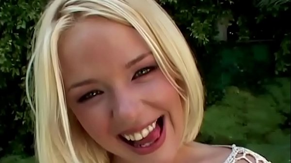 Missy Monroe ist 19 Jahre alt, blond und wunderschön, sie verdient ihr Geld, um unseren Männern zu gefallen... Spaß zu haben