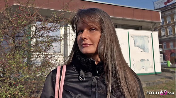 SCOUT TEDESCO - SESSO ANALE per l'adolescente Victoria durante un vero casting