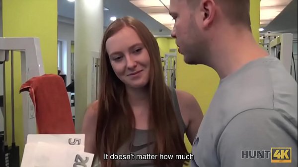 HUNT4K. Nach hartem Training im Fitnessstudio ist das Mädchen bereit für Sex für Geld