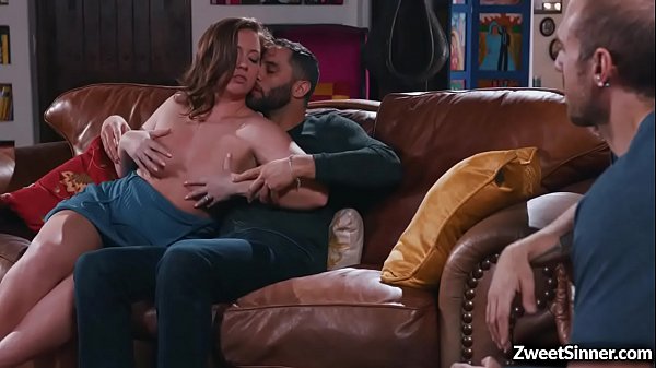 Maddy O'Reilly ha sempre voglia di un cazzo enorme da scopare. È arrapata e ha iniziato a scopare con il suo nuovo vicino mentre il suo ragazzo li guarda.