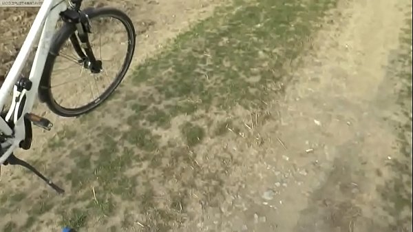 Adolescente desconocido se divierte - bonito