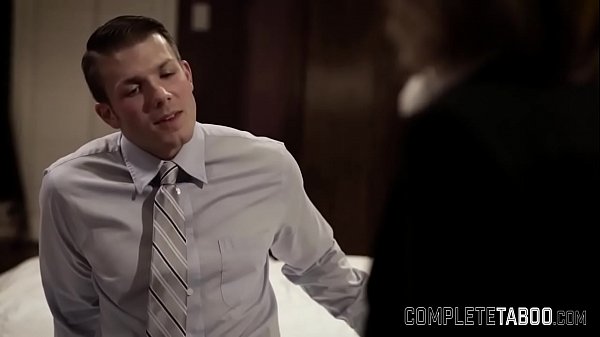 Nobles Fetischluder wird für Sperma gefickt