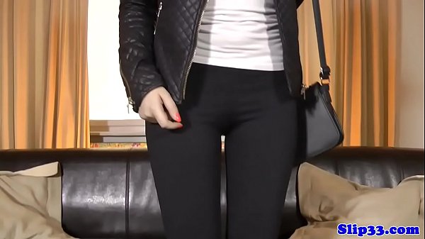 Adolescente di classe viene scopata a pecorina dal vecchio