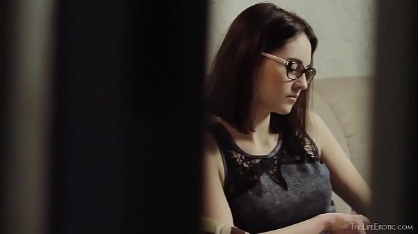 蒂娜·M（Tina M）监视萨德·马雷（Sade Mare）