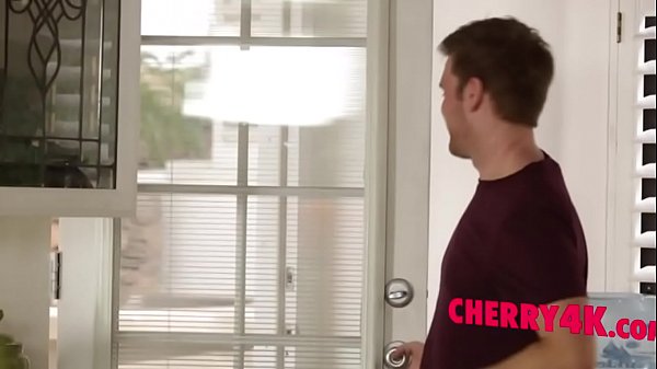 Nena tetona seductora sirve un coño caliente para el almuerzo54p-1