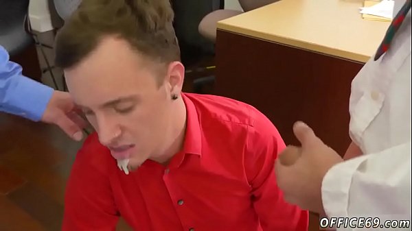 Des hétéros gratuits nus gays baisent ce stagiaire de Tech