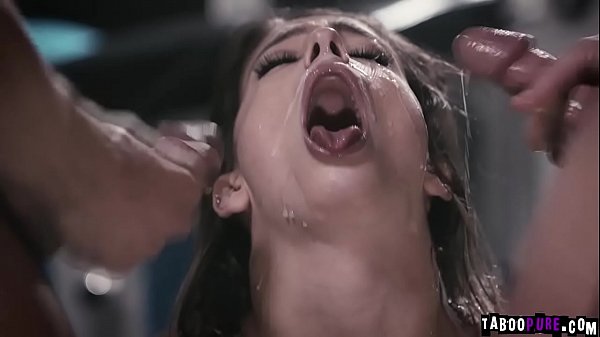 La prima doppia penetrazione di Kristen Scott è geniale!