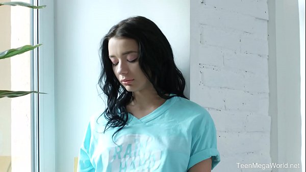 Anal-Beauty.com - Emily Bender - La bruna ama il cazzo duro nel culo