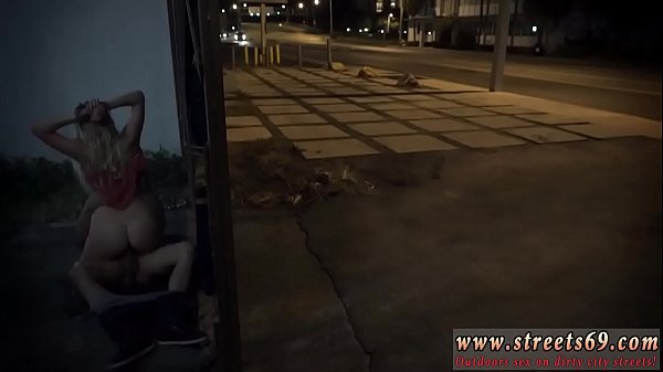 Chaise de fille blonde bondage, sauf si vous êtes des années soixante et que vous plongez