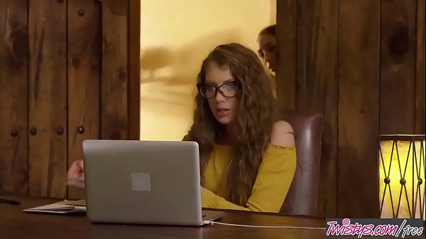 Quando le ragazze giocano - (Elena Koshka, Lilly Hall) - Una storia coinvolgente - Twistys