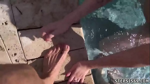 Un ado sort une éjaculation et un mec pour la première fois, son copain's Love