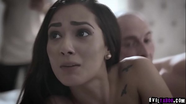 Totale Demütigung! Extrem heißer Teenie Jaye Summers wird während einer wilden Party gefickt!