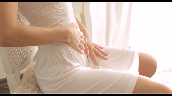 Una gnocca amatoriale si fa sfondare il culo stretto da dietro