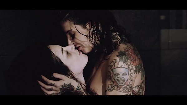 Sweetheart Stoya y Joanna Angel toman una ducha CALIENTE