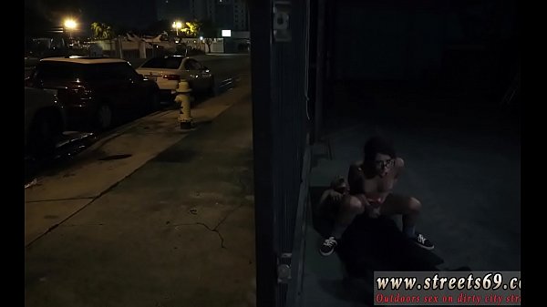 Self-Bondage-Brüste Jungs machen sich an Puppen ran, die Brillen tragen und