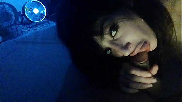 Neyla Kimy beurette se régale d'une longue pipe à la maison