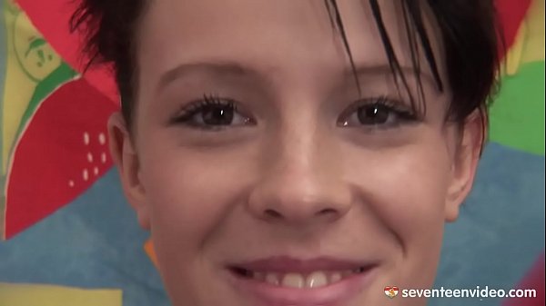 Der wunderschöne, vollbusige und dünne Teenager Hika wird eingeölt und gut gefickt