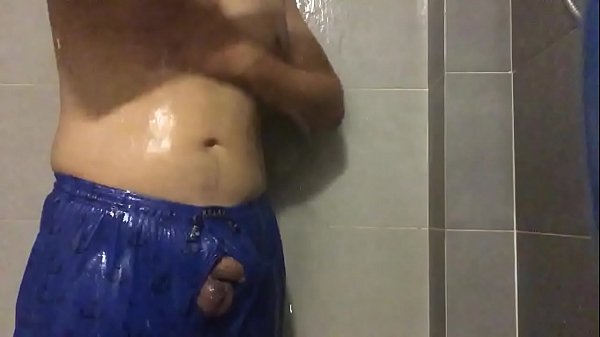 Pressez une grenade et une grenade sur la taille de votre pantalon