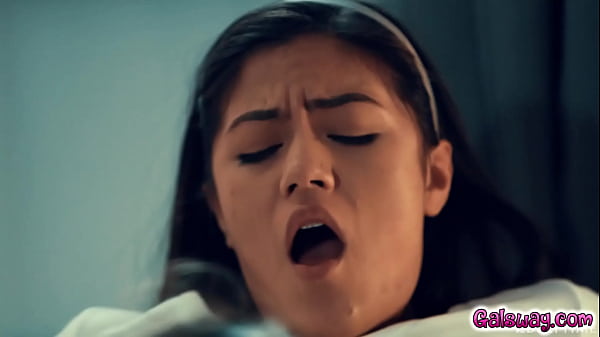 ¡Excelente escena con Alina Lopez y Kendra Spade! ¡Sin duda esta es la mejor producción porno que he visto en mis 52 años de verla!