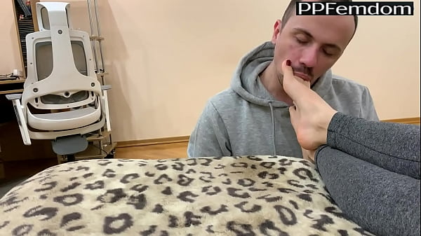 Nghiệp dư LifeStyle Femdom - Thờ phượng chân liếm và chà đạp toàn trọng lượng