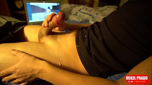 Mann und Mädchen masturbieren im Videochat