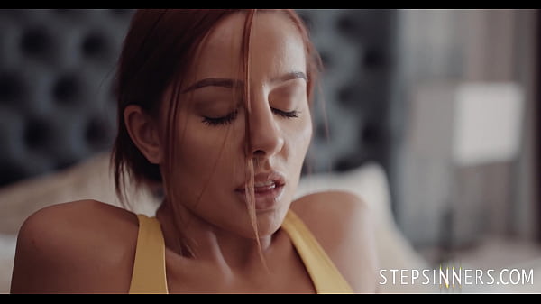 La figliastra conflittuale è curiosa di sapere come ci si sente - Vanna Bardot | StepSinners