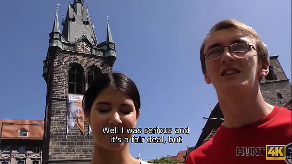 CACCIA4K. Una mora snella tradisce il fidanzato nerd per guadagnare soldi per le vacanze