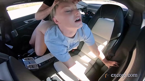 Cựu quân nhân đầu tiên hẹn giờ Kayley xạ thủ được bắn tung tóe với kiêm